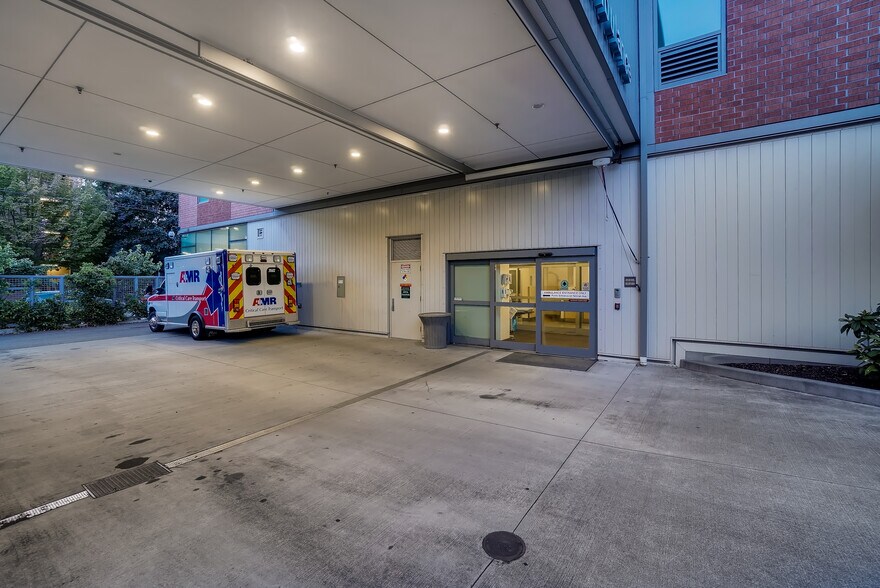 More Photos Of 5350 Tallman Ave NW, Seattle Medical For Lease