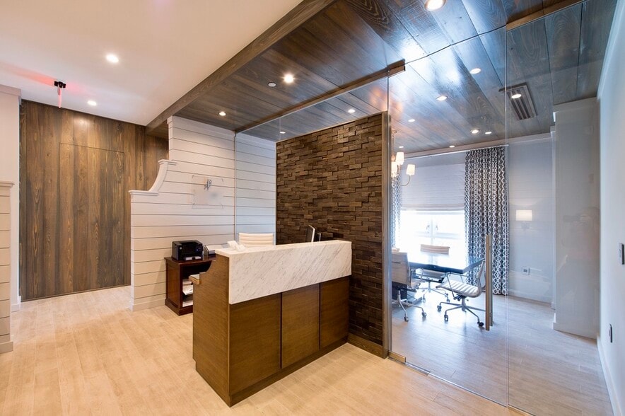 More Photos Of 245 Seven Farms Dr, Daniel Island Office For Lease
