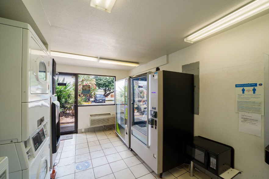More Photos Of 5522 N Pan Am Expy, San Antonio Hotel For Sale