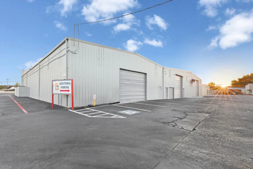 More Photos Of 1331 E Broadway St, Pearland Unknown For Lease