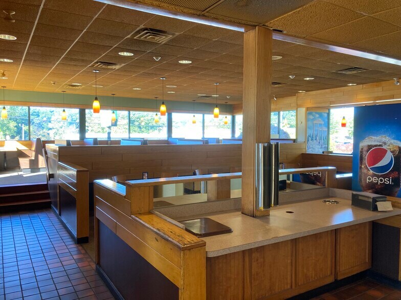 More Photos Of 109 Main St, North Reading Restaurant For Lease