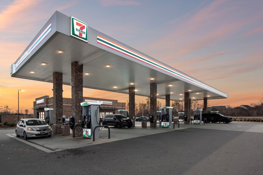 Primary Photo Of 2020 S Dobys Bridge Rd, Fort Mill Convenience Store For Sale