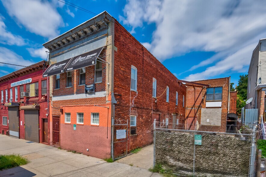 More Photos Of 161 Jamaica Ave, Brooklyn Storefront Retail Office For Lease