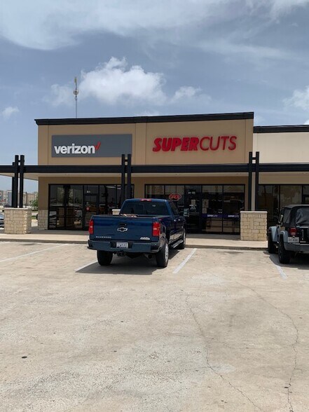 More Photos Of 1702 Highway 181 Hwy, Portland Unknown For Lease