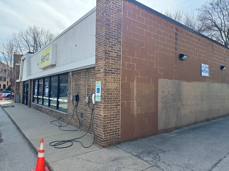 More Photos Of 5050-5052 N Lincoln Ave, Chicago Convenience Store For Lease