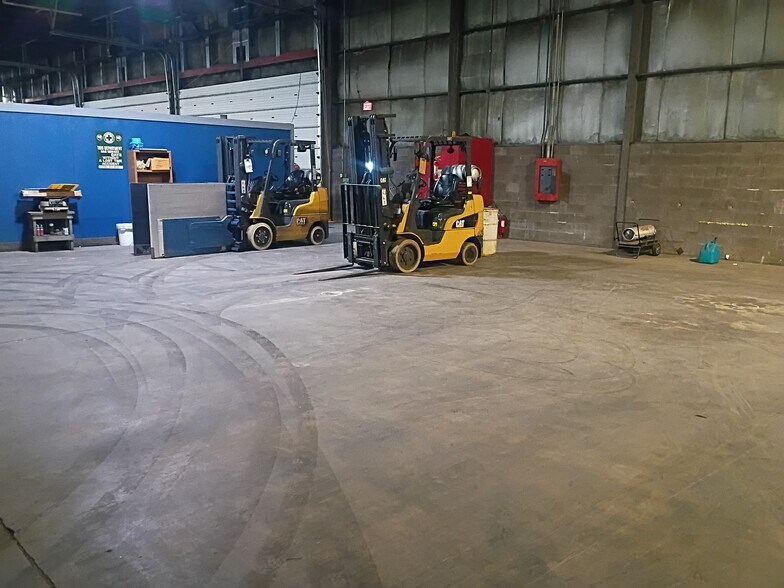 More Photos Of 332 State Route 8, Oil City Warehouse For Lease