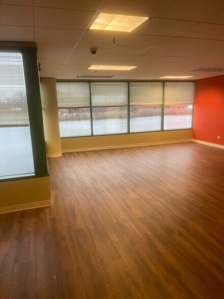 More Photos Of 900 S Frontage Rd, Woodridge Office For Lease