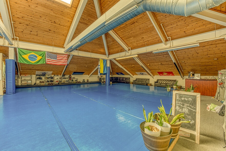 More Photos Of 45 Hanover St, Lebanon Restaurant For Lease