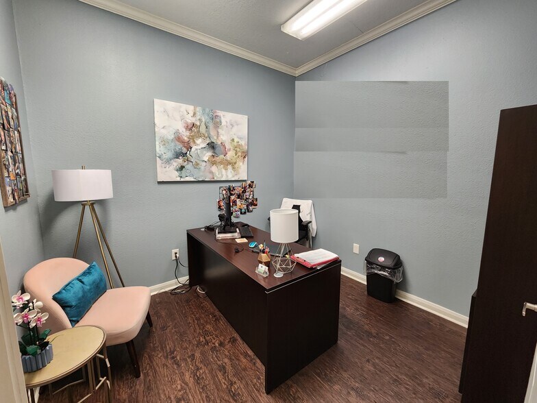 More Photos Of 225 E Edgewood Dr, Friendswood Hospital For Lease