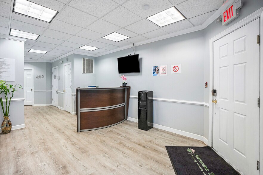 More Photos Of 7901-7915 Belle Point Dr, Greenbelt Office For Sale