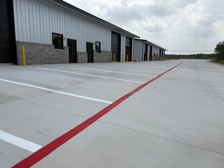 More Photos Of 1247 Watson E Ln, New Braunfels Warehouse For Lease
