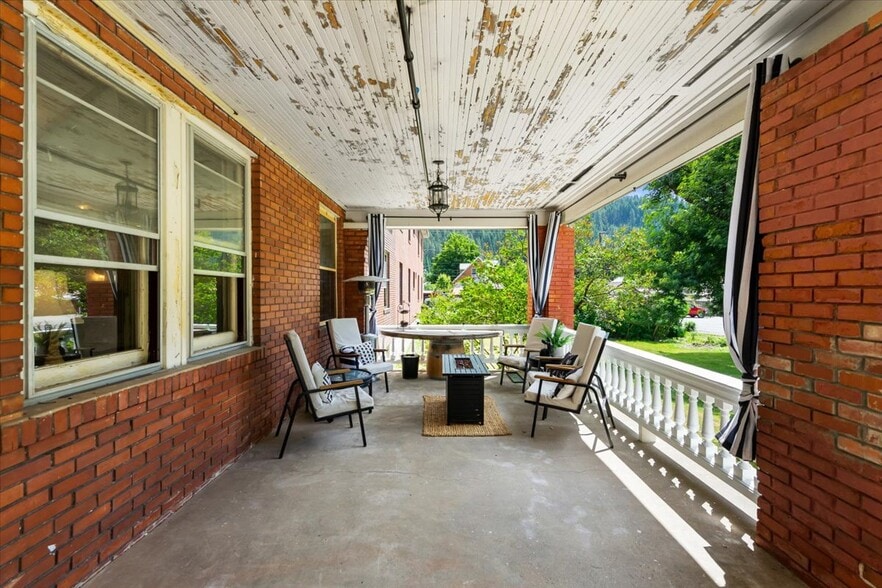 More Photos Of 99 Satherfield Rd, Silverton Hospitality For Sale