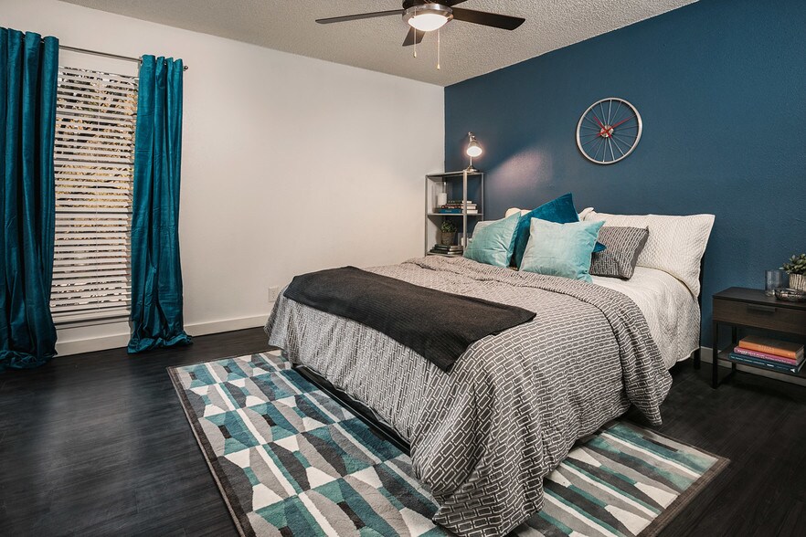 More Photos Of 2323 Town Lake Cir, Austin Apartments For Sale