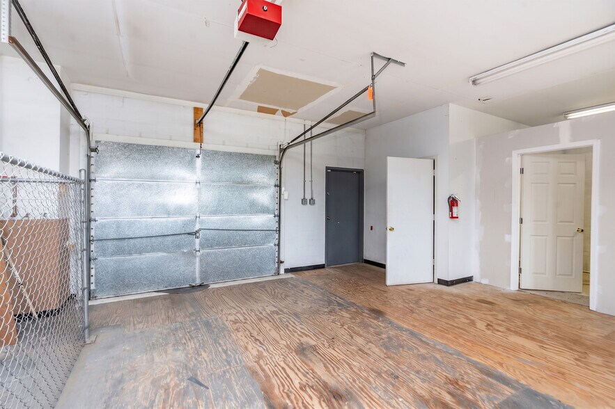 More Photos Of 902 Richmond Ave, Staunton General Retail For Sale