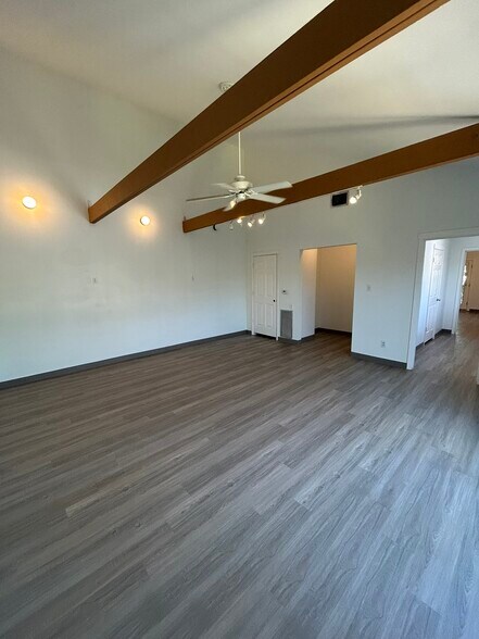 More Photos Of 4916 Kelvin Dr, Houston Coworking Space