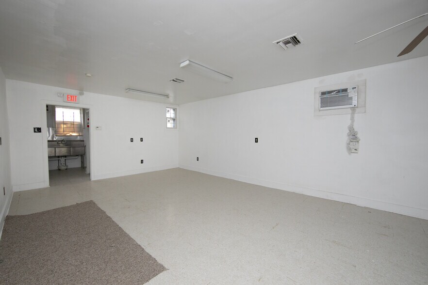 More Photos Of 2013 Woodlynne Ave, Woodlynne Storefront Retail Residential For Lease