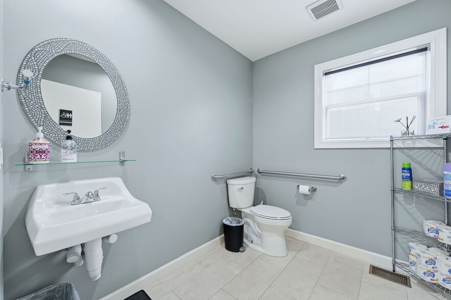 More Photos Of 2932 Vauxhall Rd, Vauxhall Office For Sale