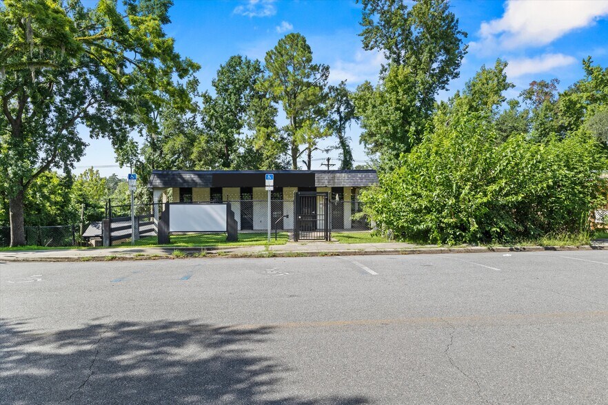 More Photos Of 1355 E Lafayette St, Tallahassee Veterinarian Kennel For Sale