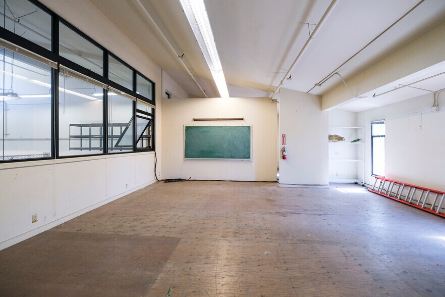 More Photos Of 129 S Quarantina St, Santa Barbara Warehouse For Sale