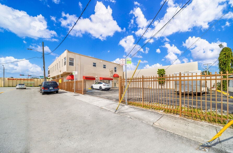 More Photos Of 3401 NW 7th St, Miami Medical For Lease