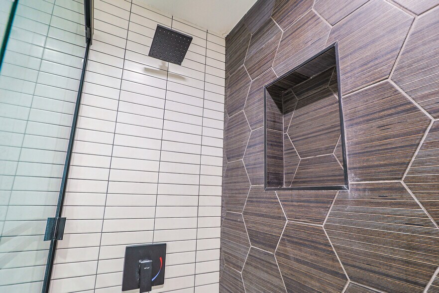 More Photos Of 1414 S Orange Dr, Los Angeles Apartments For Sale