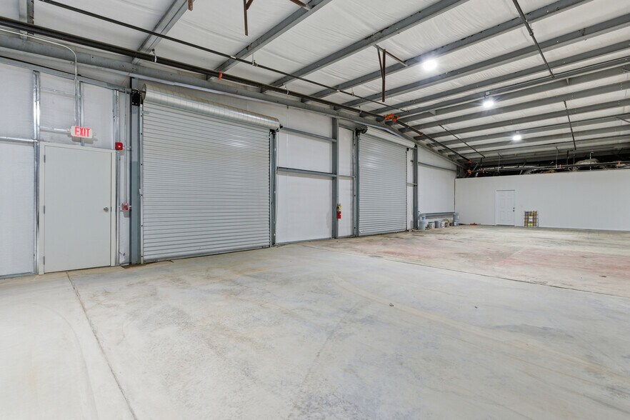 More Photos Of 701 Lovvorn Rd, Carrollton Warehouse For Lease