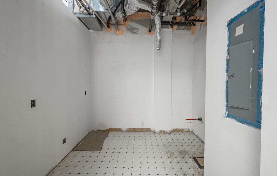 More Photos Of 308 W Rosemary St, Chapel Hill Office For Sale