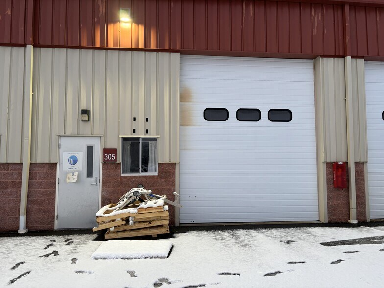 More Photos Of 200 Old County Cir, Windsor Locks Warehouse For Lease