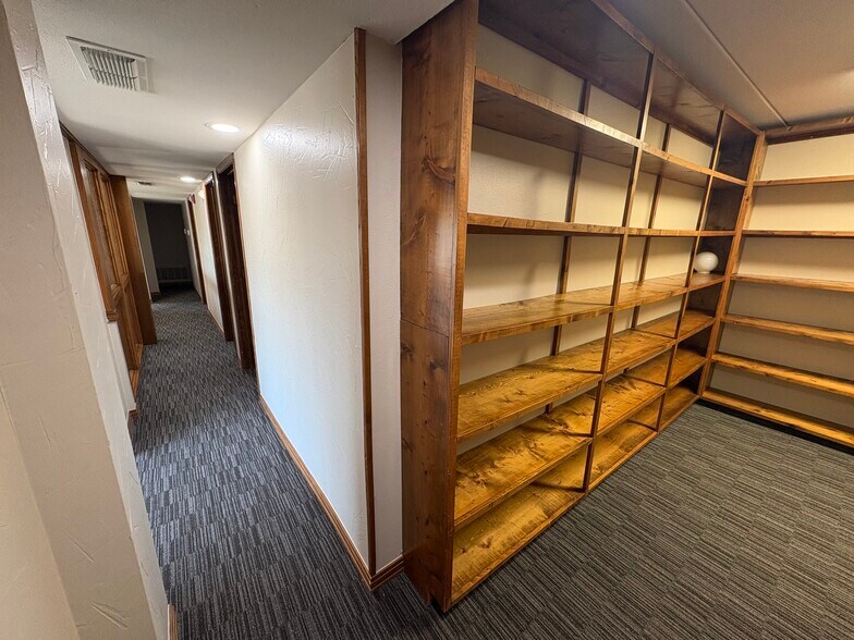 More Photos Of 614 N Travis St, Sherman Office For Lease