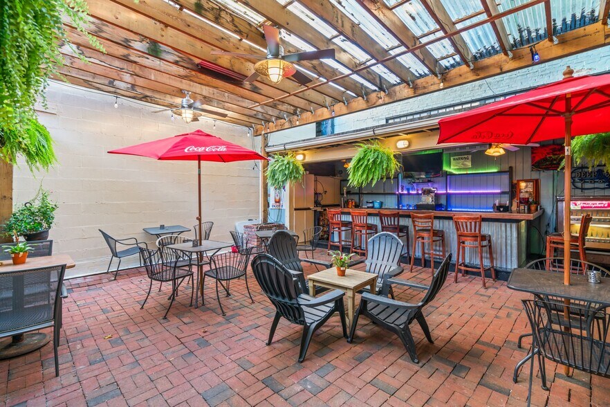 More Photos Of 8 Wall St, Huntington Restaurant For Sale