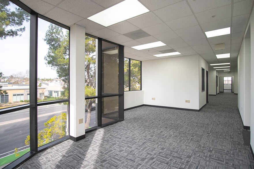 More Photos Of 2320 Cousteau Ct, Vista Light Manufacturing For Lease