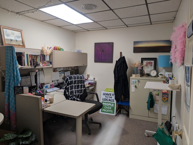 More Photos Of 566 N Cedar St, Mason Self Storage For Lease