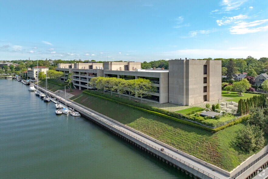 More Photos Of 600 Steamboat Rd, Greenwich Office For Lease