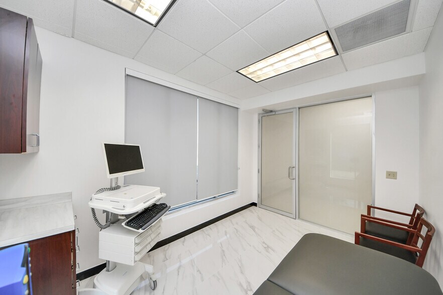 More Photos Of 7012 Barker Cypress Rd, Cypress Office For Sale