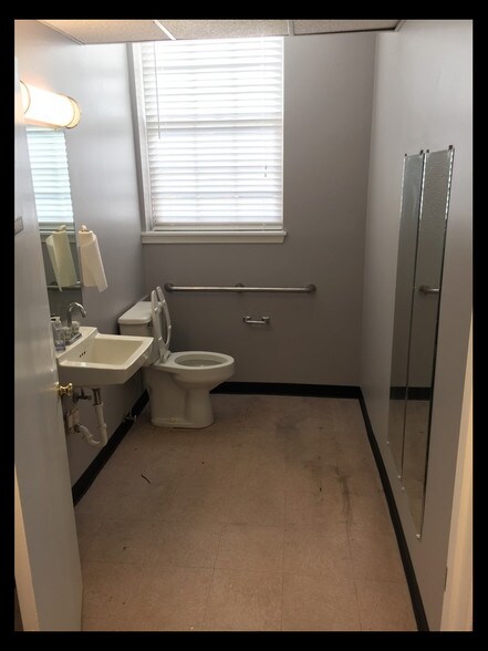 More Photos Of 28 Liberty St, Westminster Apartments For Lease