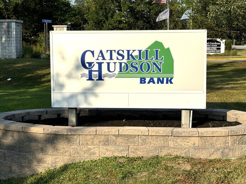 More Photos Of 643 Route 211E, Middletown Storefront Retail Office For Lease