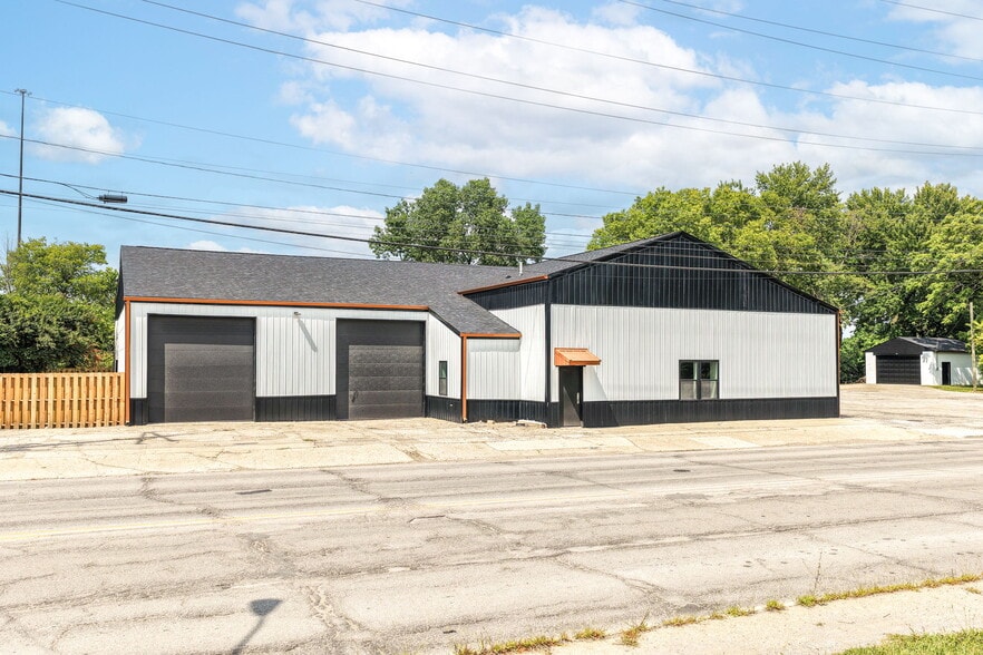 More Photos Of 3910 E 21st St, Indianapolis Auto Repair For Sale