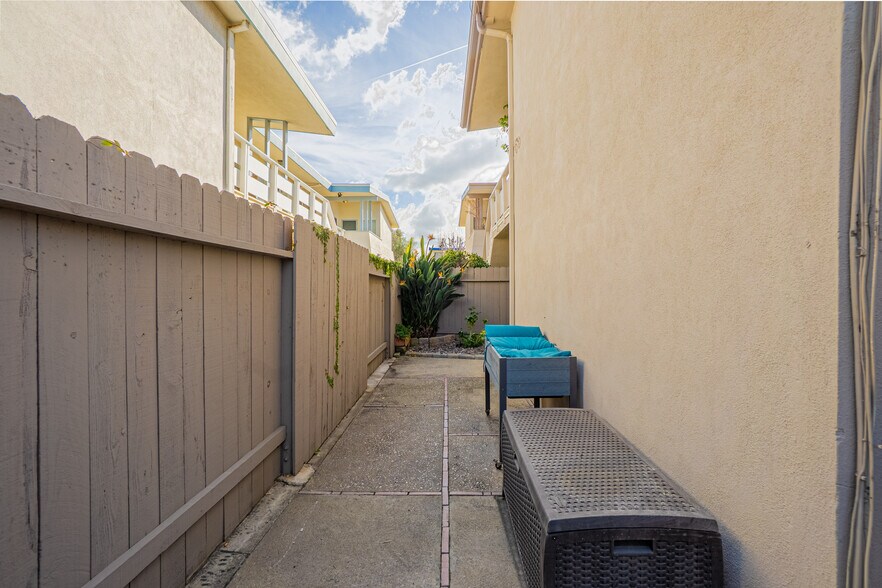 More Photos Of 523 Avenue G, Redondo Beach Apartments For Sale