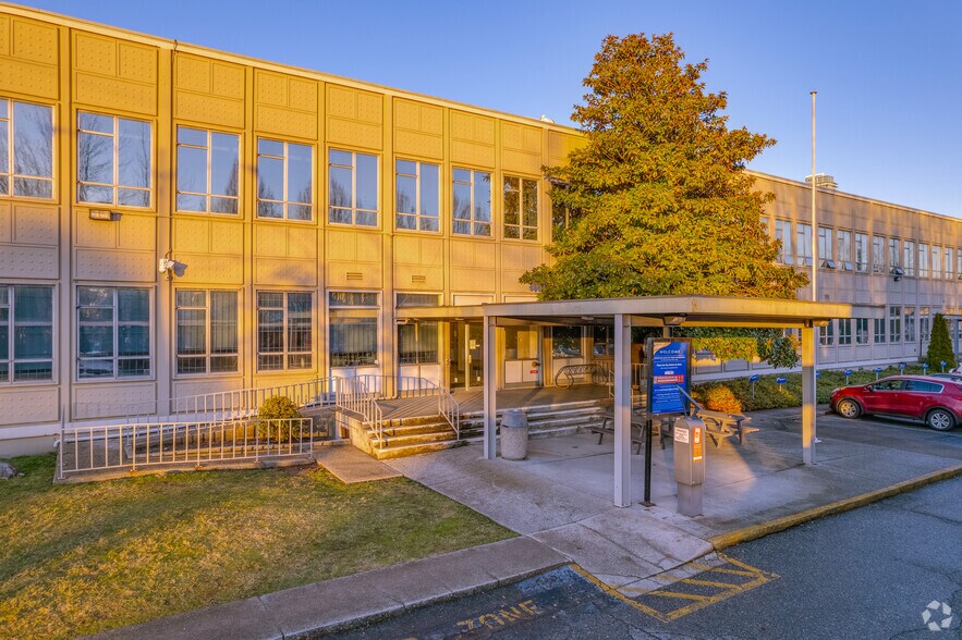 More Photos Of 2250 Boundary Rd, Burnaby Office For Lease