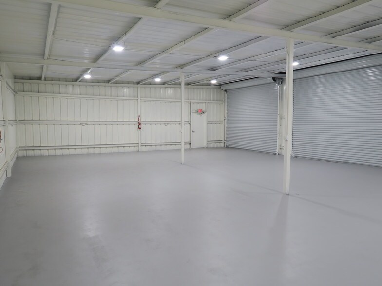 More Photos Of 5830 Star Ln, Houston Light Distribution For Lease