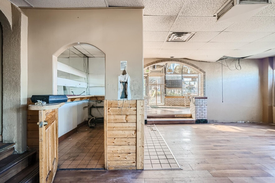 More Photos Of 3800 W Colfax Ave, Denver Restaurant For Sale