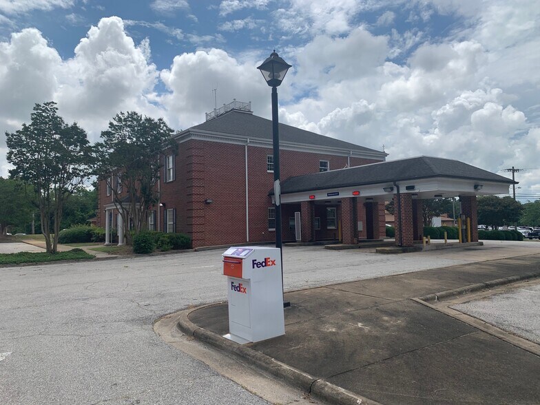 More Photos Of 700 W King St, Kings Mountain Bank For Sale