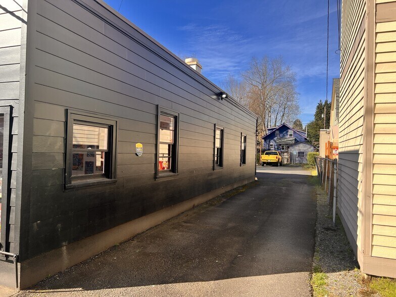 More Photos Of 3321-3327 SE Hawthorne St, Portland General Retail For Sale