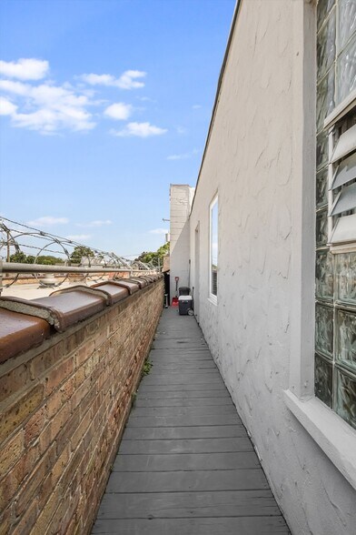 More Photos Of 5481 N Northwest Hwy, Chicago Storefront Retail Residential For Sale