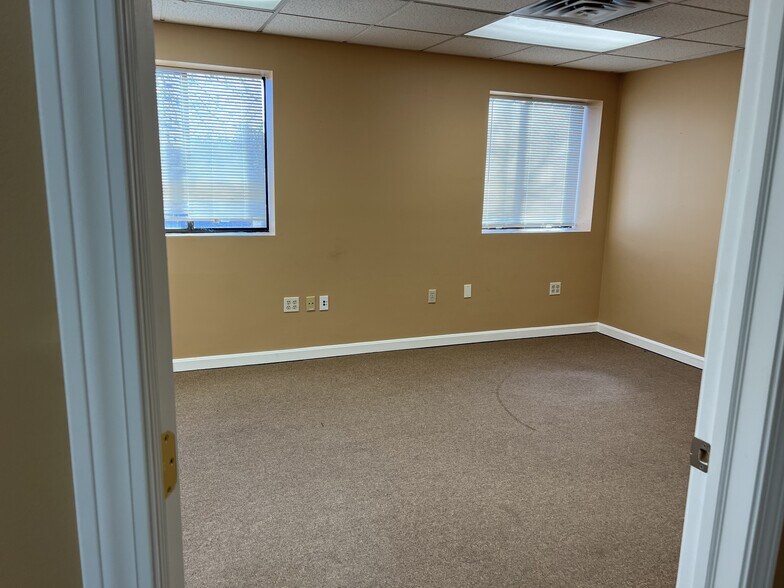 More Photos Of 527 Wolcott St, Waterbury Medical For Lease