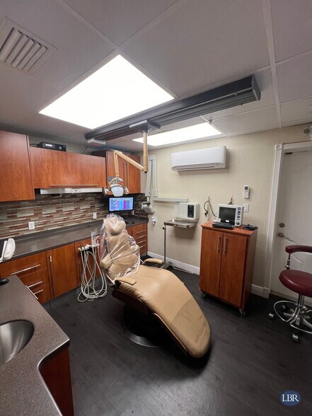 More Photos Of 2211 Sarno Rd, Melbourne Medical For Lease