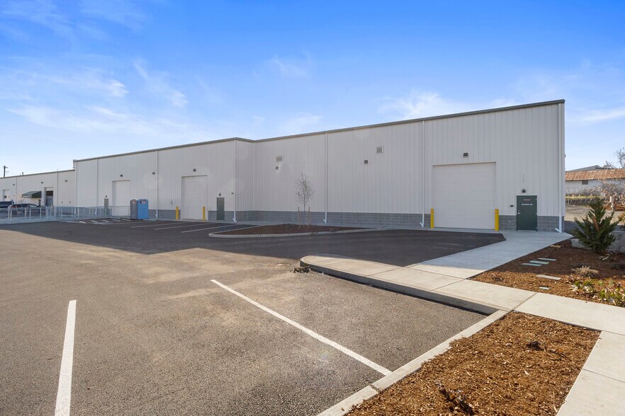 More Photos Of 3113 S Pine St, Tacoma Warehouse For Lease
