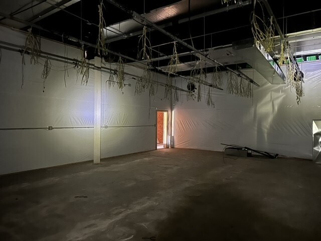 More Photos Of 13801 Schoolcraft St, Detroit Warehouse For Sale