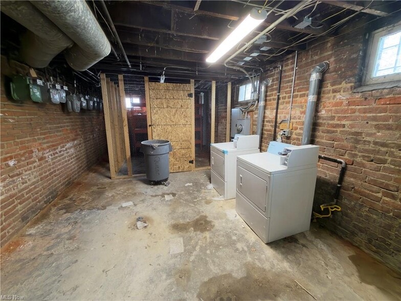 More Photos Of 17020 Madison Ave, Lakewood Flex For Sale
