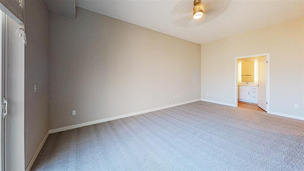 More Photos Of 10 2nd St SE, Minneapolis Apartments For Lease